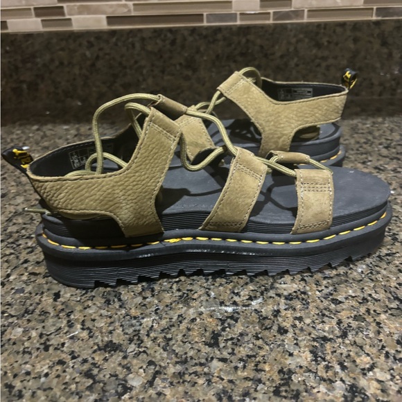 Dr. Martens Olive green lace up Sandals NEW - Picture 7 of 9